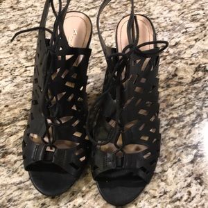 ❌SOLD❌NWOT Black lace up heels